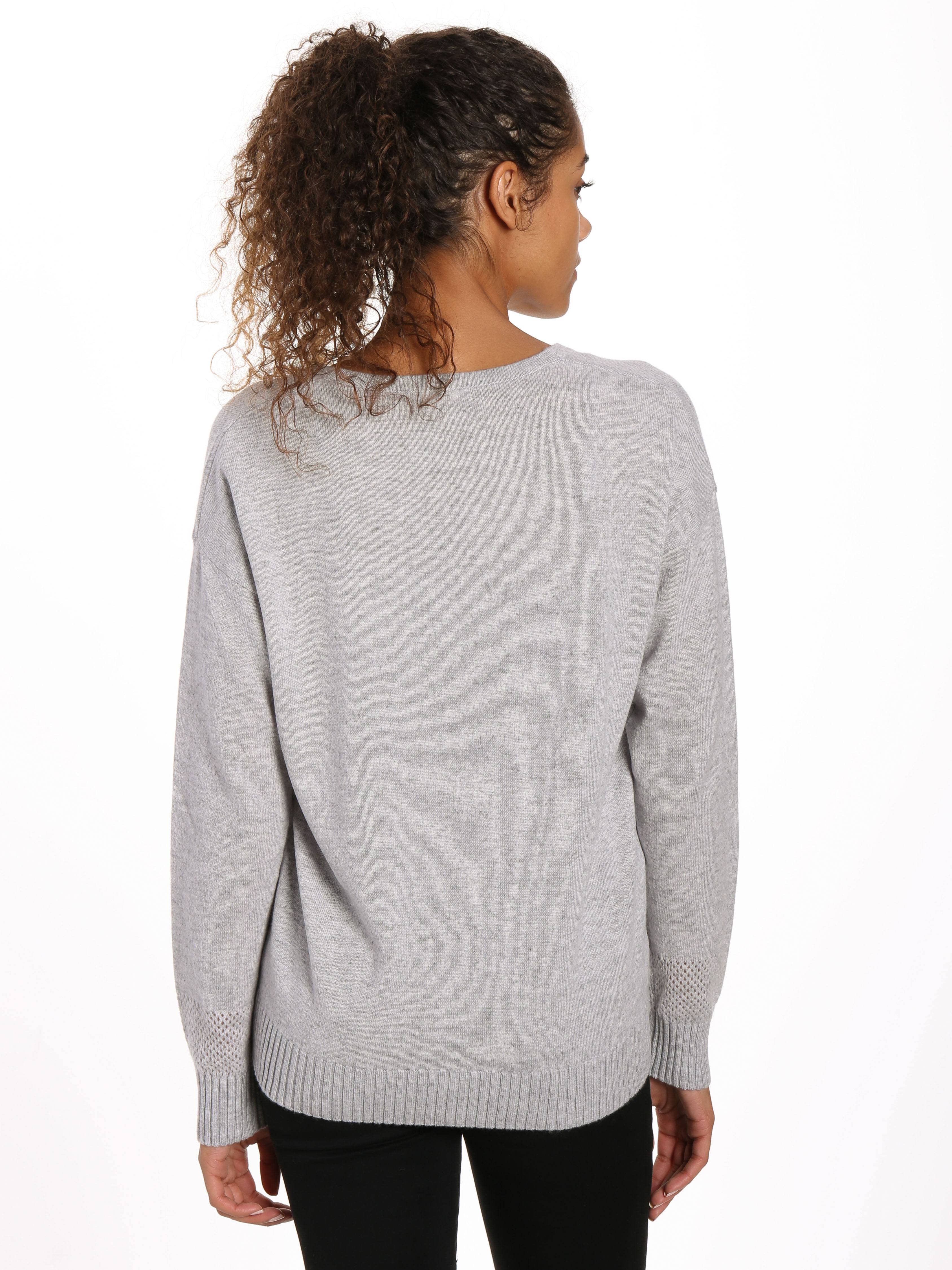 Noble Mount – Großhandel Strickpullover – Damen – Zainuno Moizni Damen-Pullover mit V-Ausschnitt aus 100% Kaschmir9