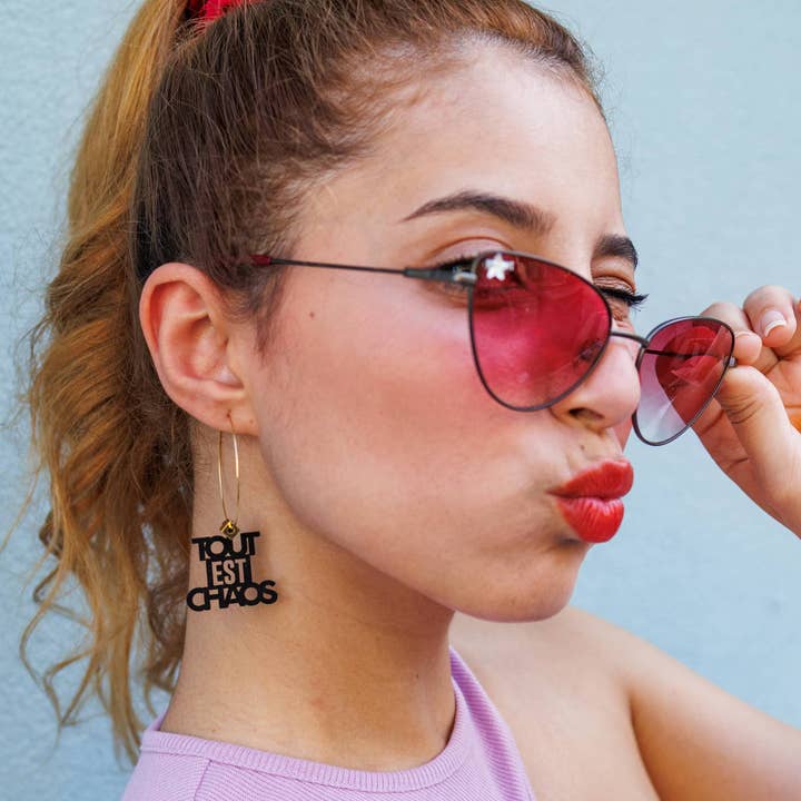 Alles ist Chaos – Unpaarige Ohrringe für den Großhandel von Matcha Paris