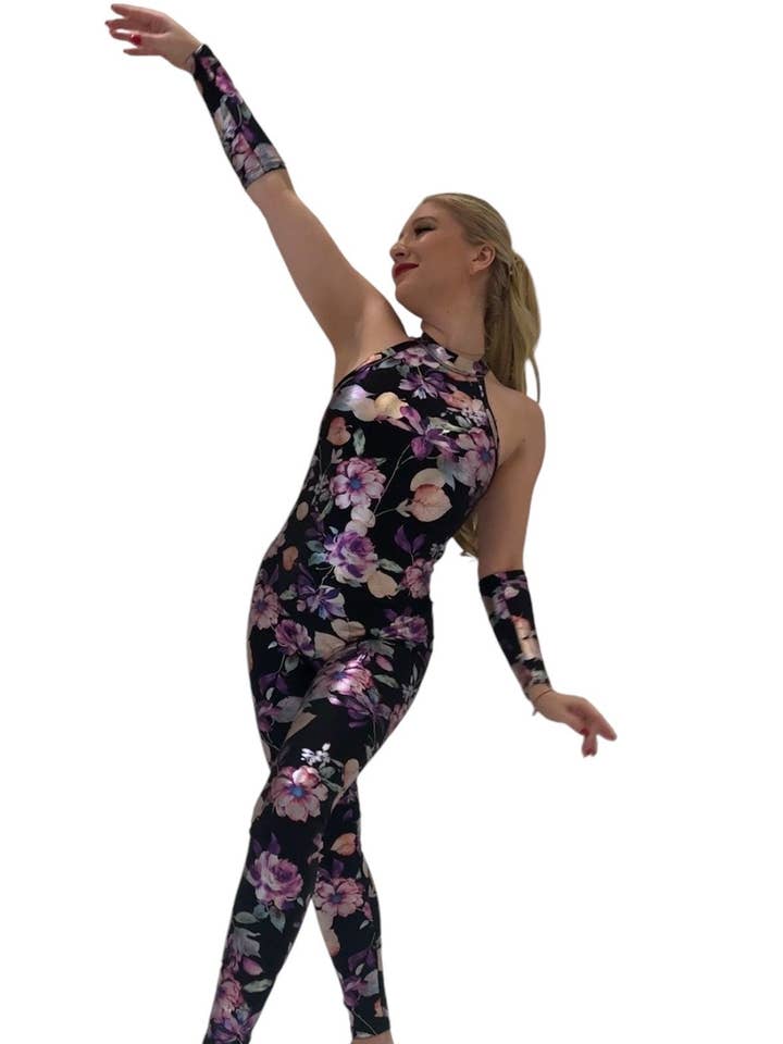 Combinaison intégrale fleurie à imprimé foil violet, combinaison en spandex noir, body à col halter, vêtement de performance extensible dans 4 directions, coupe personnalisée pour la vente par Kikimora Fashion