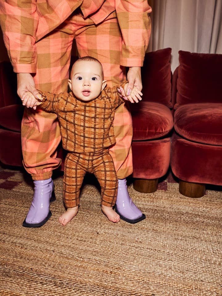 Lennon fluffy check brown tee for wholesale by Studio Koter