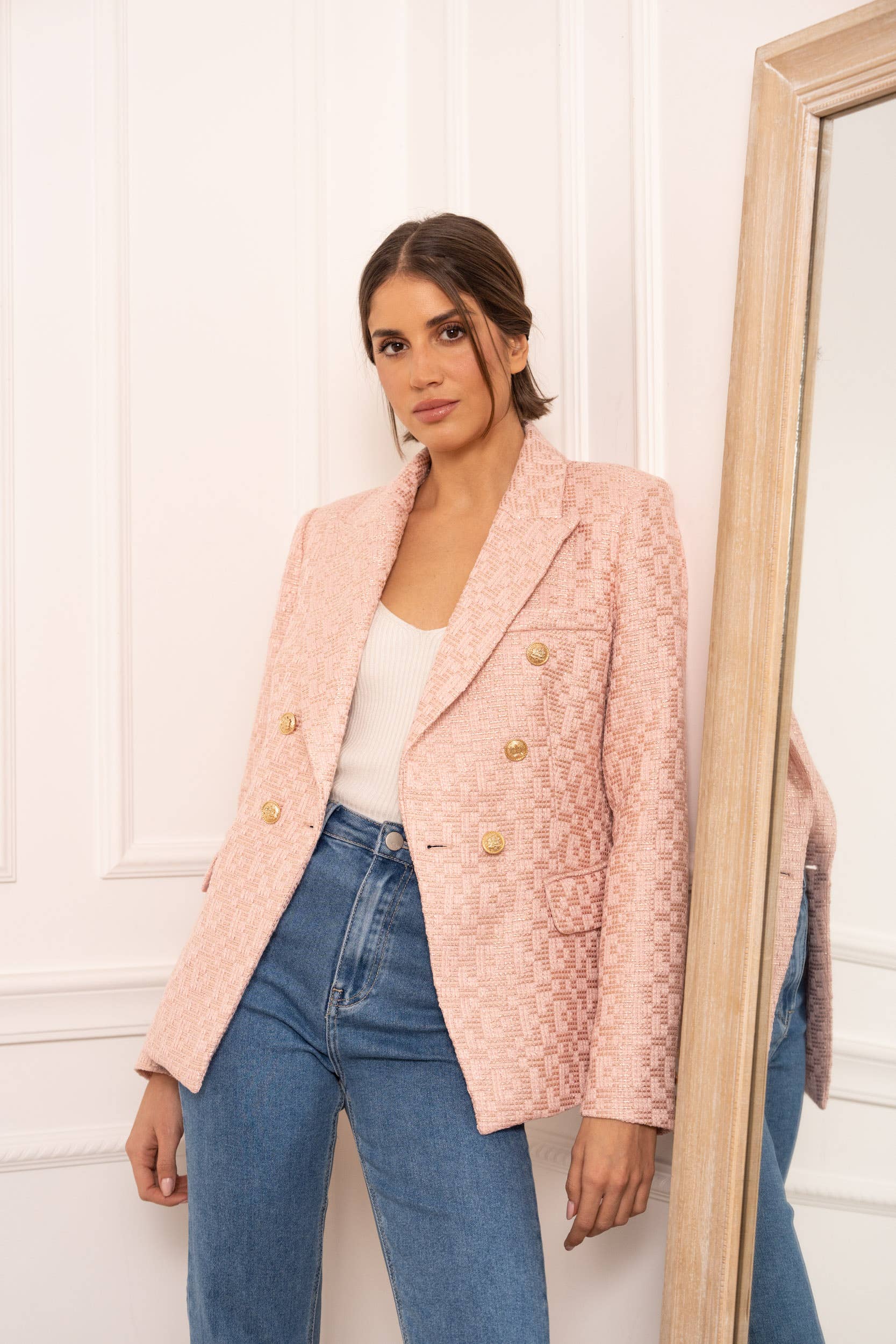 Attentif Paris – Großhandel Blazer – Damen – Schmal geschnittenes Tweed-Blazer-Jackett mit goldenen Streifen7