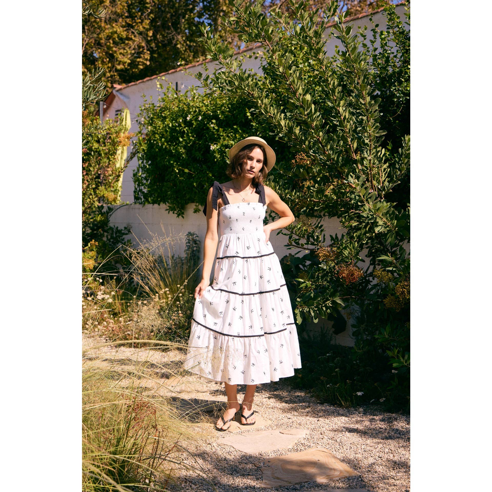 BRANCO ESBRANCO/PRETO ALÇAS DE FITA PARA VESTIDO MIDI COM LAÇO DE ALGODÃO FLARE para venda a revendedores na Faire5