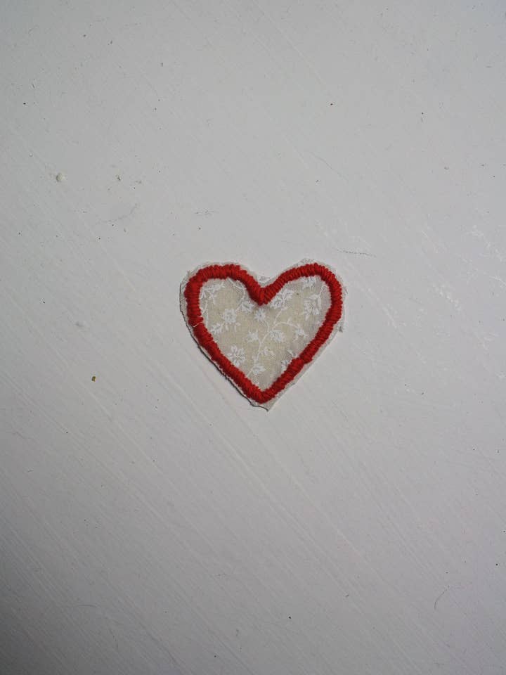 Patch met hartvormige omtrek (P09) voor wholesale door Hearts Undone