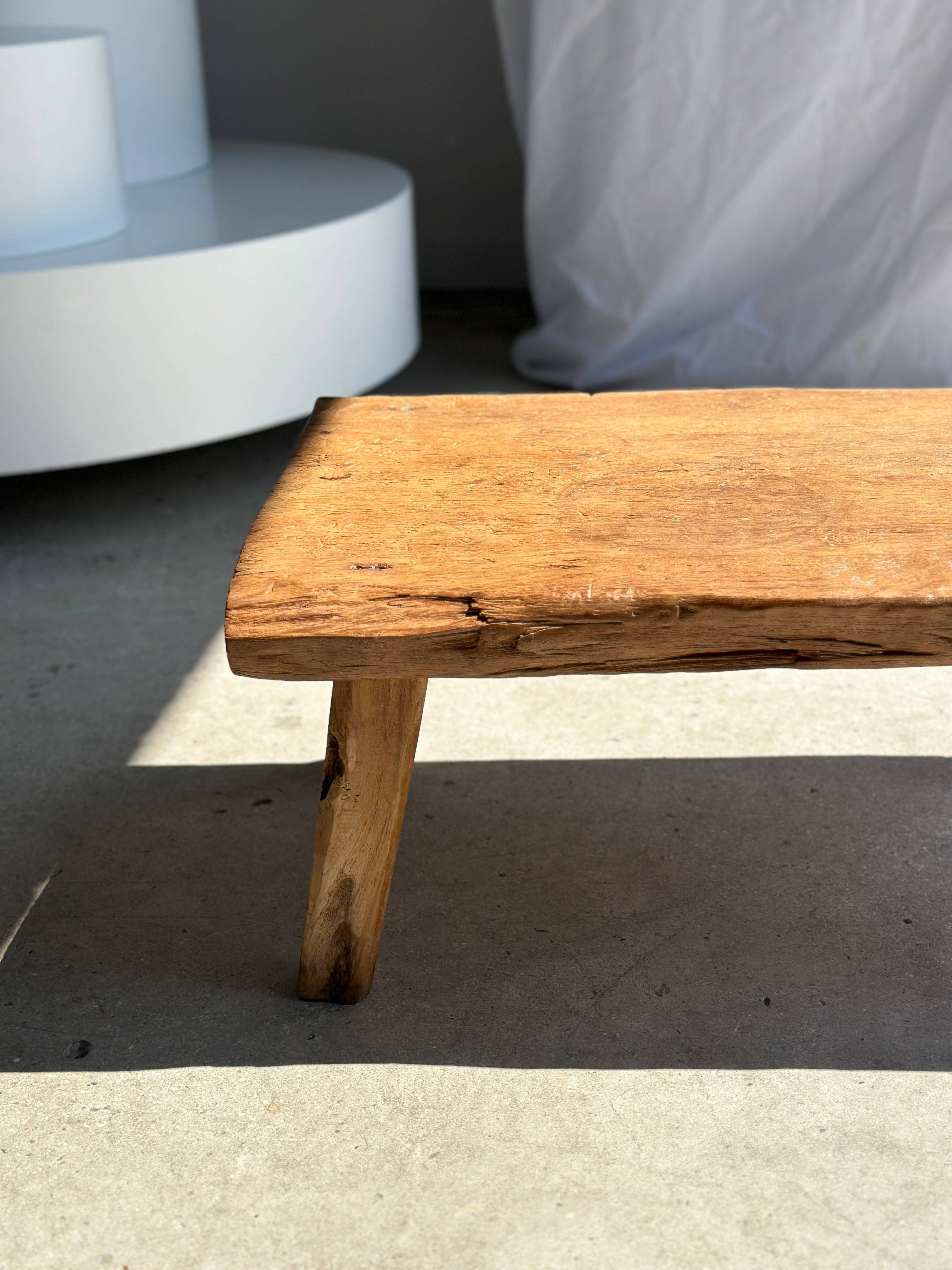 Office Objets – Großhandel Beistelltisch – Kleiner leichter Couchtisch aus hellem Teakholz mit vier Beinen H: 30 L: 63,5 B: 40 cm57