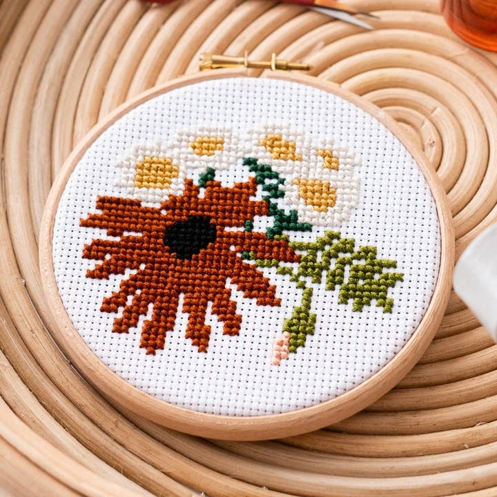 Kit point de croix - Retro Daisies pour la vente par Stitch Happy