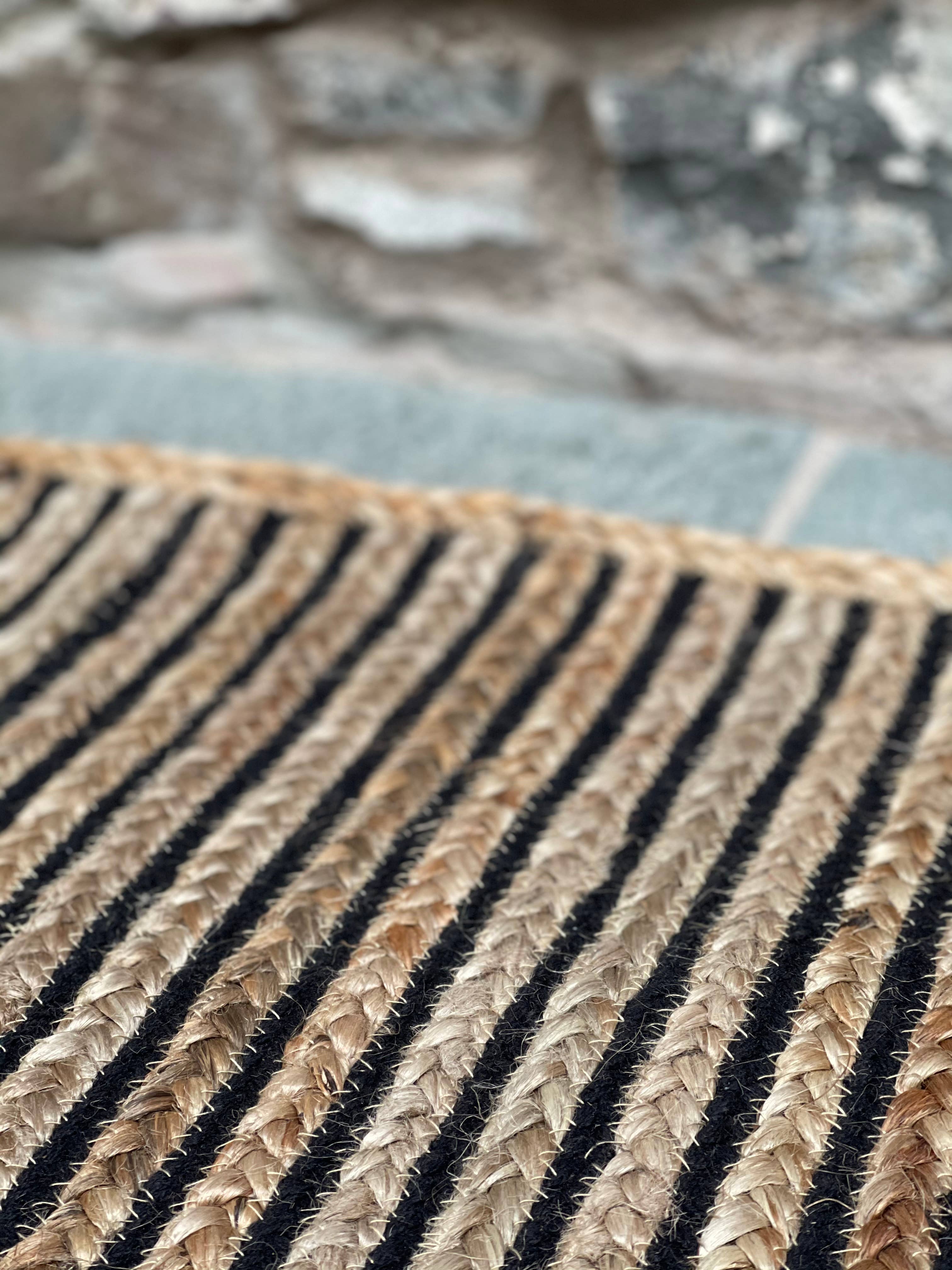 Second Nature Online - Vente Tapis - Tapis rectangulaire tressé en jute beige et noir CHAKKAR DARK à rayures7