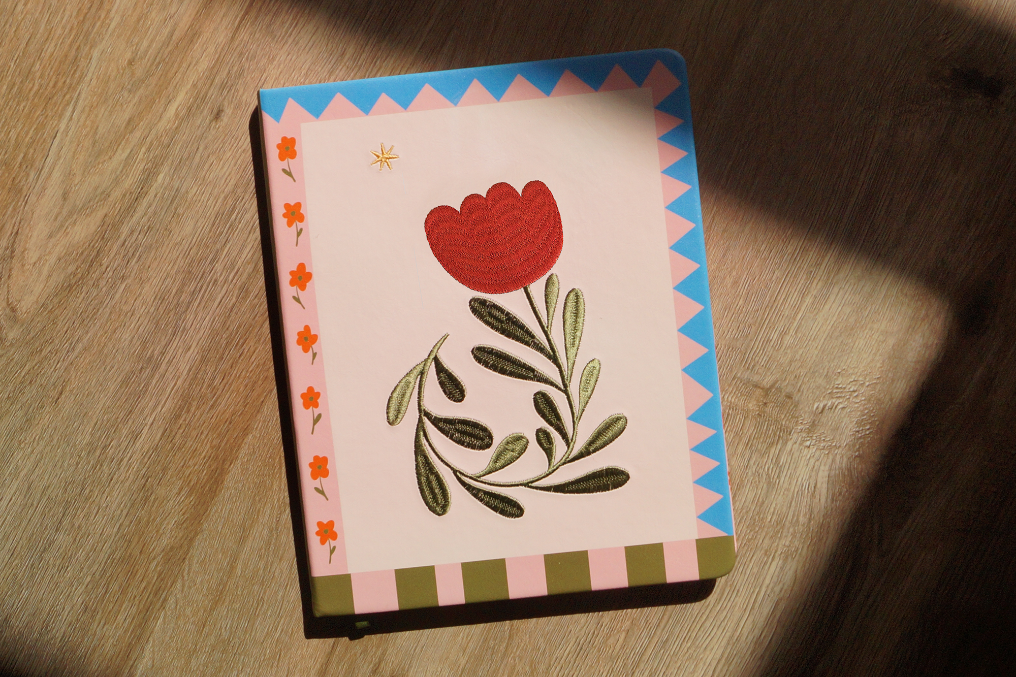 Denik – Großhandel Skizzenbuch/Skizzenblock – Stern-Tulpe Besticktes Mittleres Hardcover-Skizzenbuch2