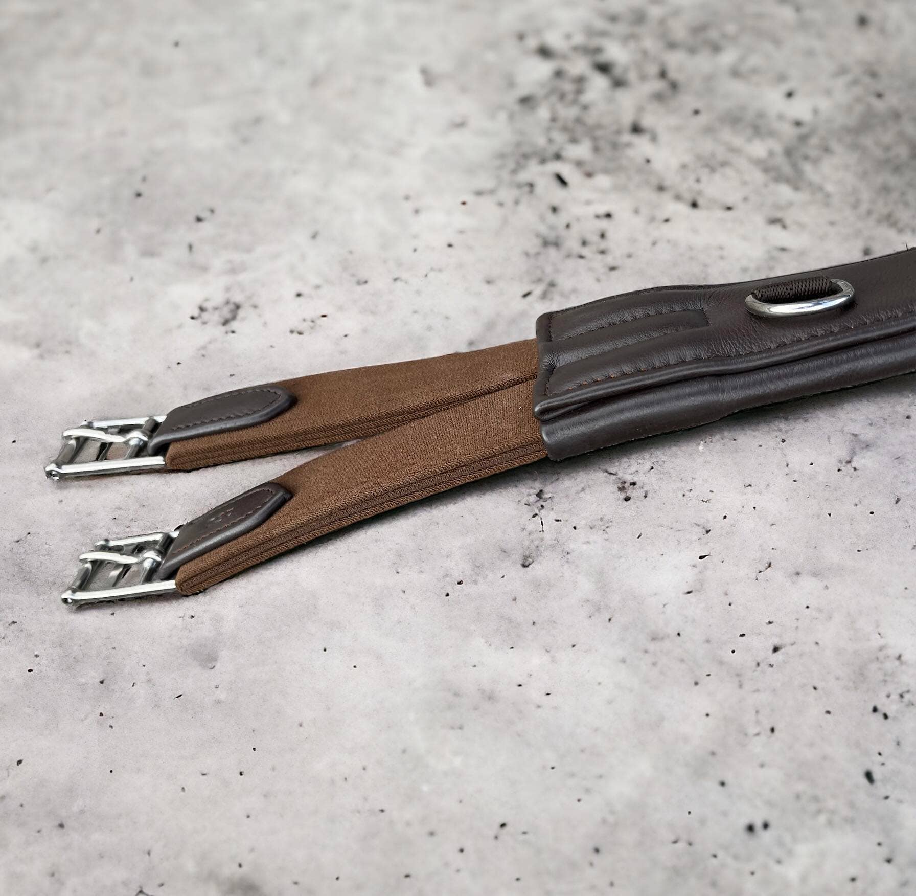 EPONIA EQUESTRIAN LIFESTYLE - Vente Équipement d’équitation - Sangle polyvalente en cuir véritable souple2