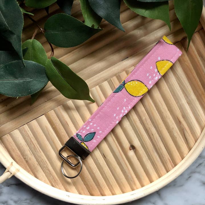 MDStickerShop – Engroshandel Nøglering - Dame – Pink Lemon Print Stof Wristlet Nøglering, Nøglering