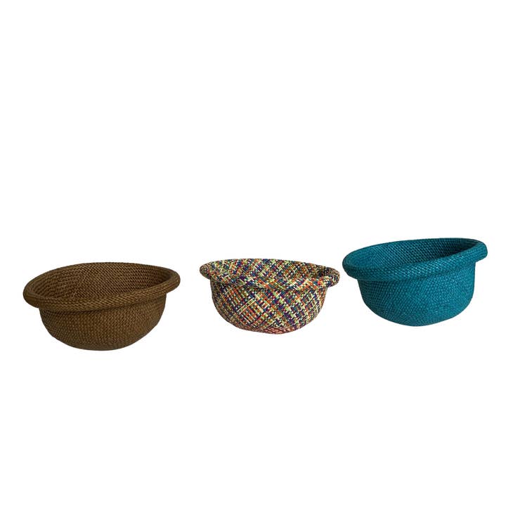 Tigelas de mesa Luxe Encanto tecidas à mão em palmeira iraca, obtidas de forma ética e sustentável por atacado de Casa Bonita