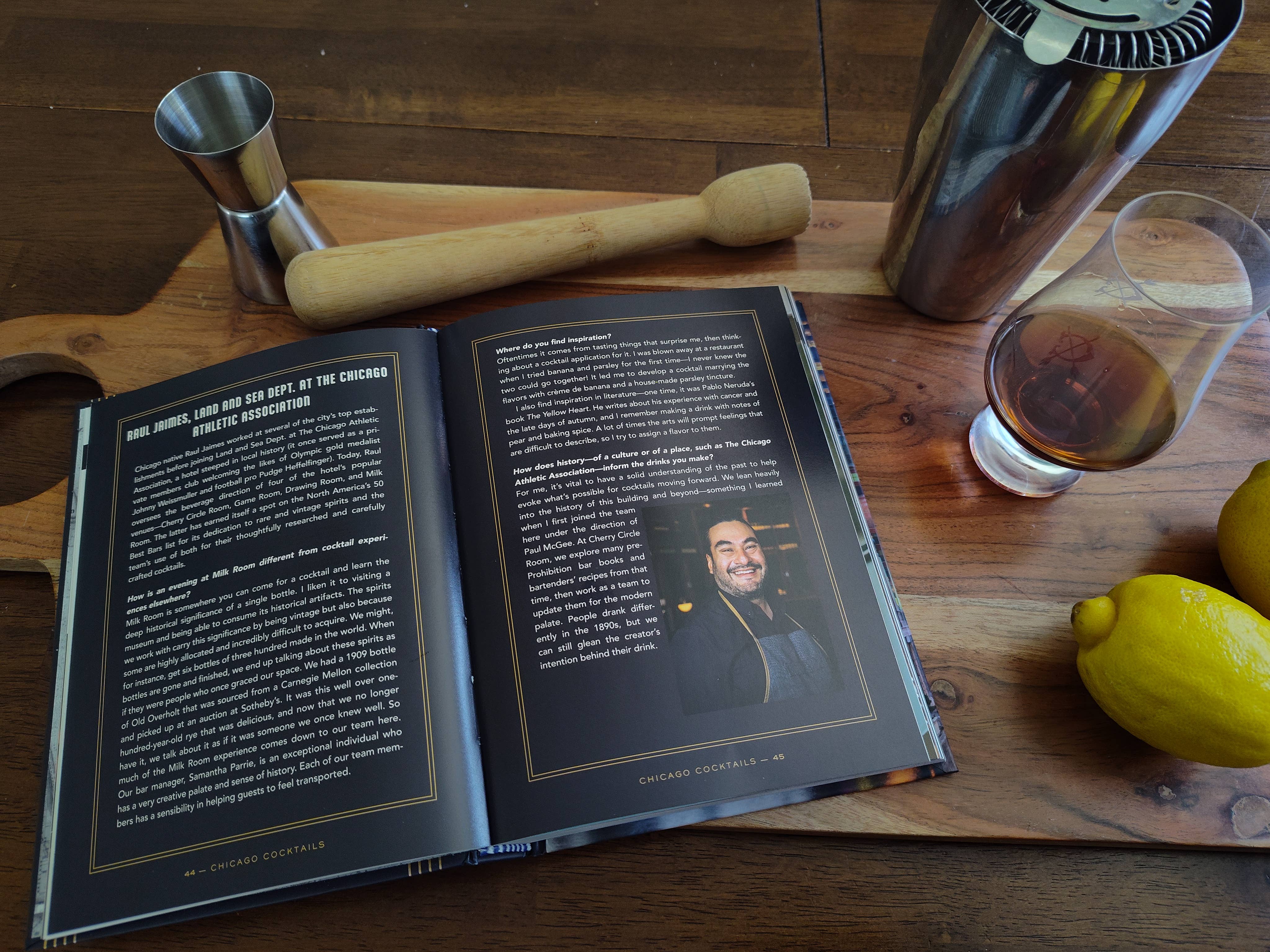 HarperCollins Focus - Wholesale Mixology & Beverage - Chicago Cocktails: An Elegant Collection of Over 100 Recipes5