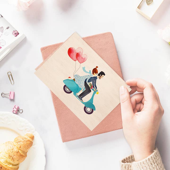 Cozywood – Engroshandel Bryllupskort – Blå Scooter bryllup træ lykønskningskort2