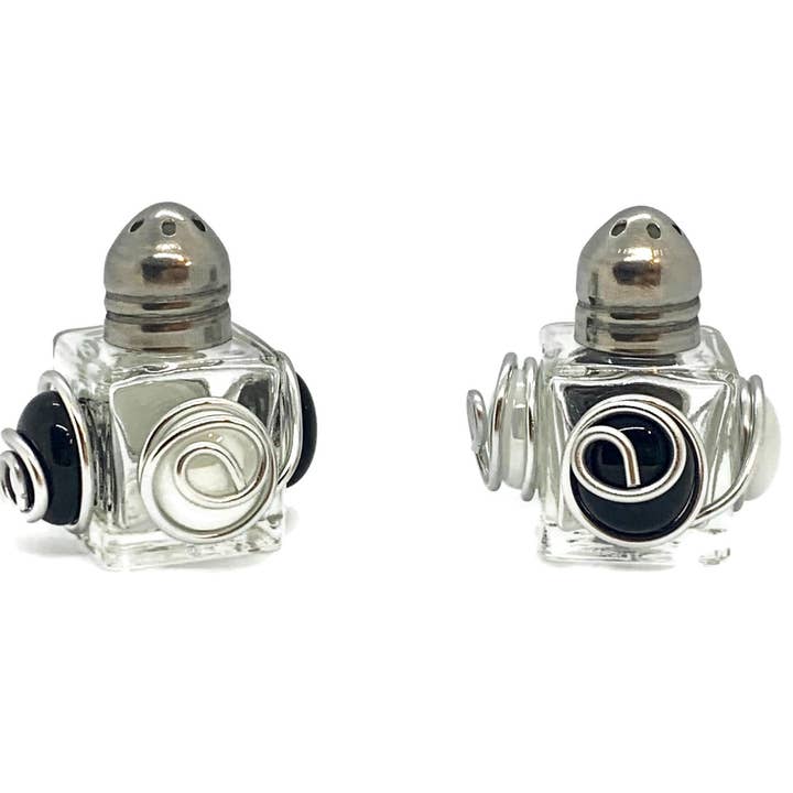 Swiddles Inc - Wholesale Salt & Pepper Shaker Set - Beaded Salt/pepper Shakers, Mini Salt and Pepper, Beaded Kitchen Decor, Wire Wrapped, Spice Shaker, Kitchen Gadget, Black and White