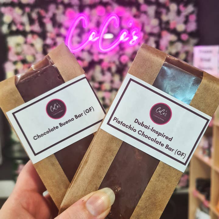 CeCe's Cakes and Bakes - Vendita all'ingrosso Barretta di cioccolato - Barretta di cioccolato al pistacchio ispirata a Dubai (senza glutine)1