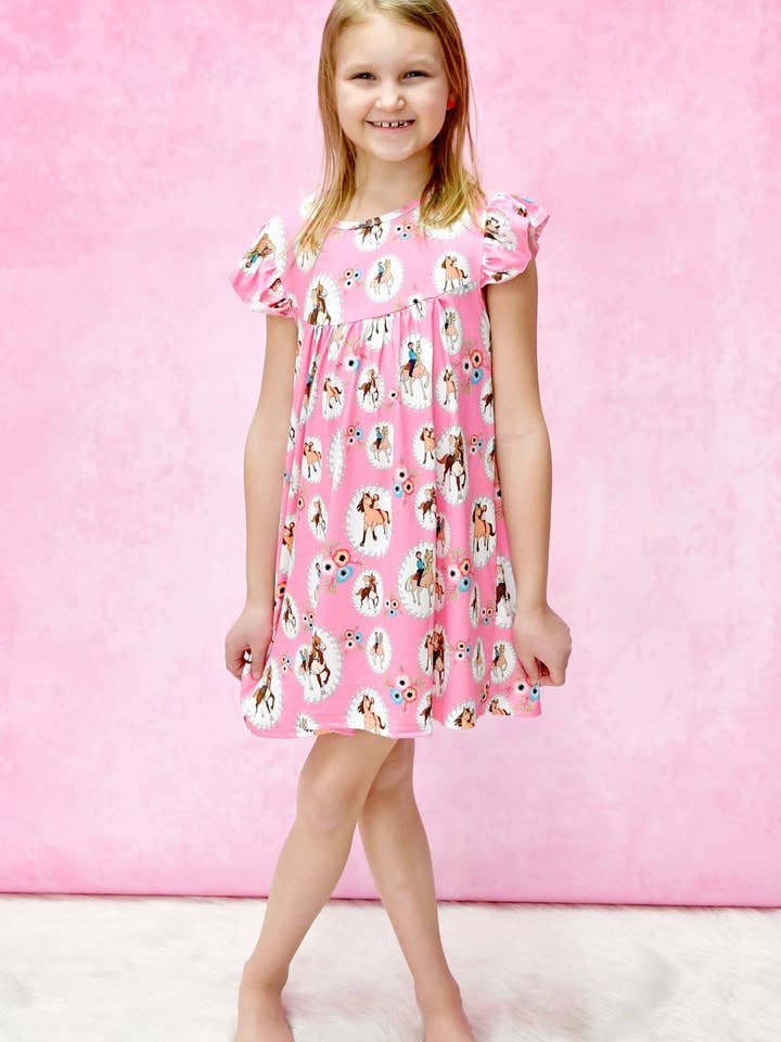 La robe en soie à volants Herd Milk pour la vente par Great Lakes Kids Apparel