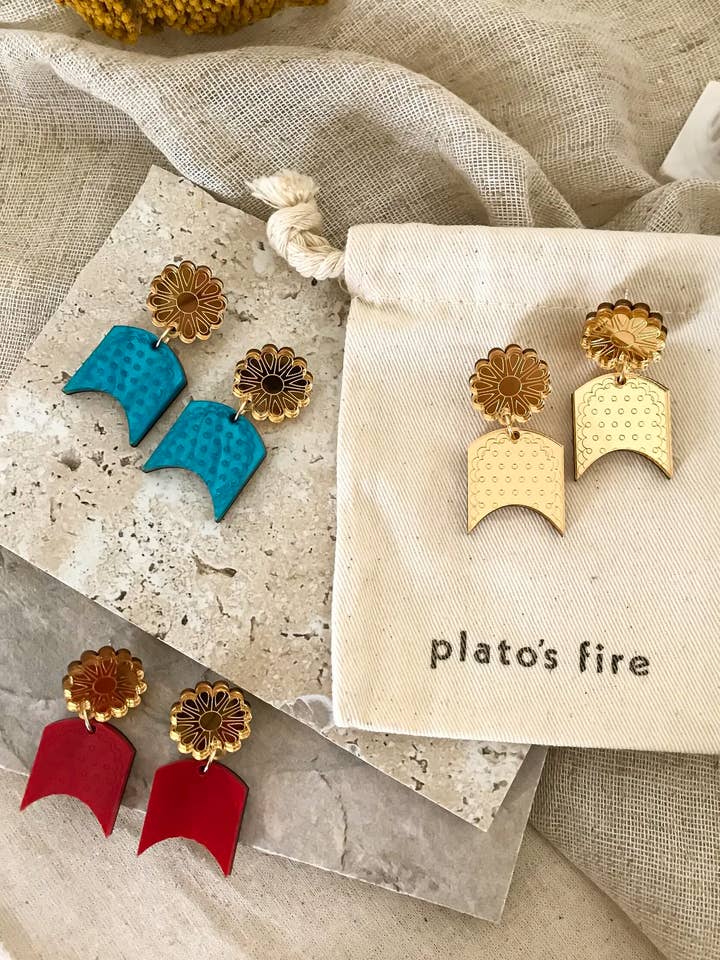 Pendientes con forma de bandera cortados a láser para venta al por mayor de Plato's Fire