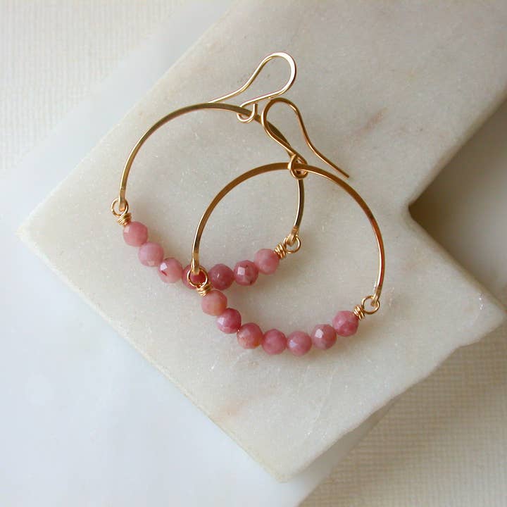 Linda Trent Jewelry – Großhandel Ohrhänger – Edelstein-Creolen. 14k Goldfüllung. Stein wählen.5