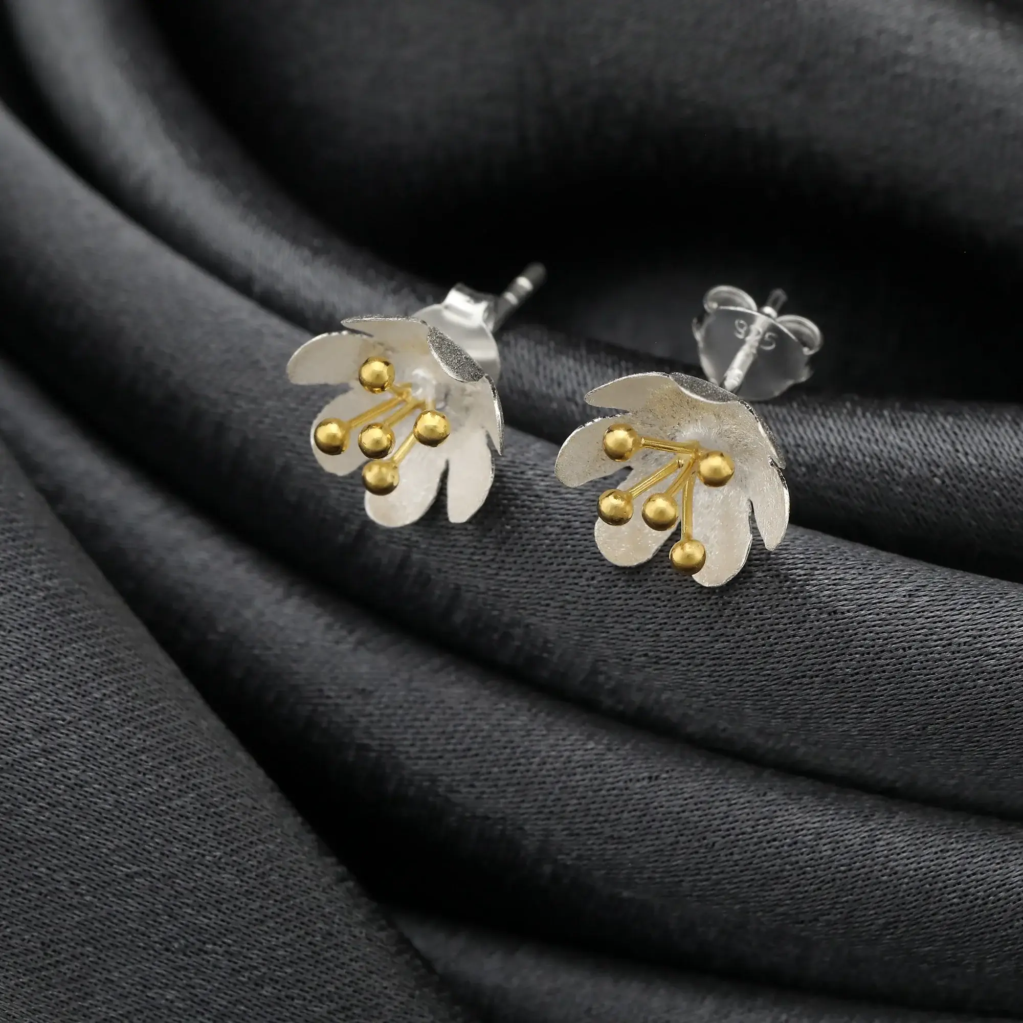 MadamLili - Vendita all'ingrosso Orecchini a bottone - Orecchini a lobo bicolore in argento sterling 925 «ranuncoli» - OH4