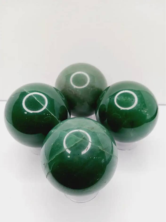 Sphère d'Aventurine Verte – Chance et Croissance, 2,25" à 2,5" pour la vente par The Mystical Moons
