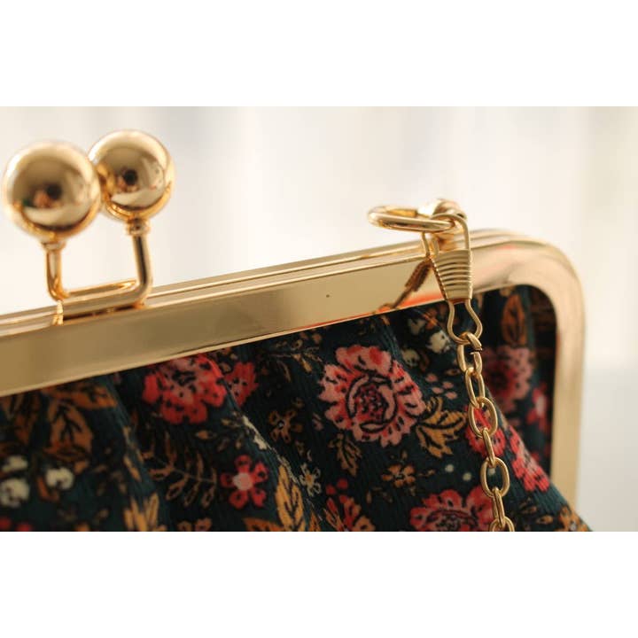 Sabrina Trefle - Wholesale Messenger Bag - Women's - Emma retro bag in green velvet1