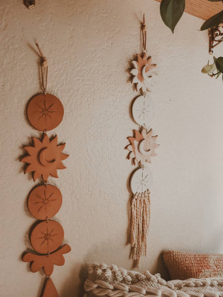 Appendiabiti da parete in argilla con sole e luna celesti per la vendita all'ingrosso da parte di Rooted Reverie