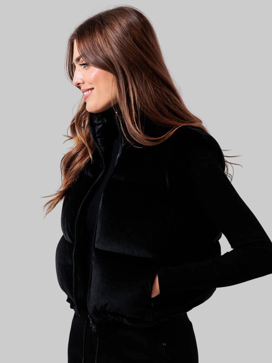 Après Actif - Wholesale Outerwear Vest - Women's - Alps Velvet Down Vest — Black0