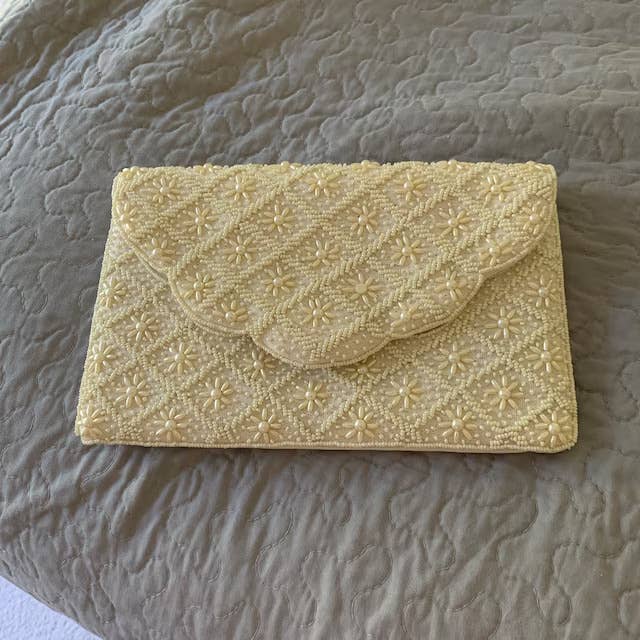 GiftsbyPR - Wholesale Clutch Bag - Women's - Bride Purse, White Bride Purse, Beaded Scallop Brides Bag2