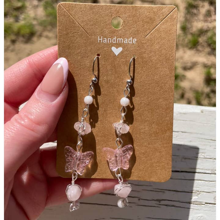 ThroughTheWatersCo – wholesale Hängande örhängen – Fjärils- och ädelstensrosa örhängen | Fairycore-smycken