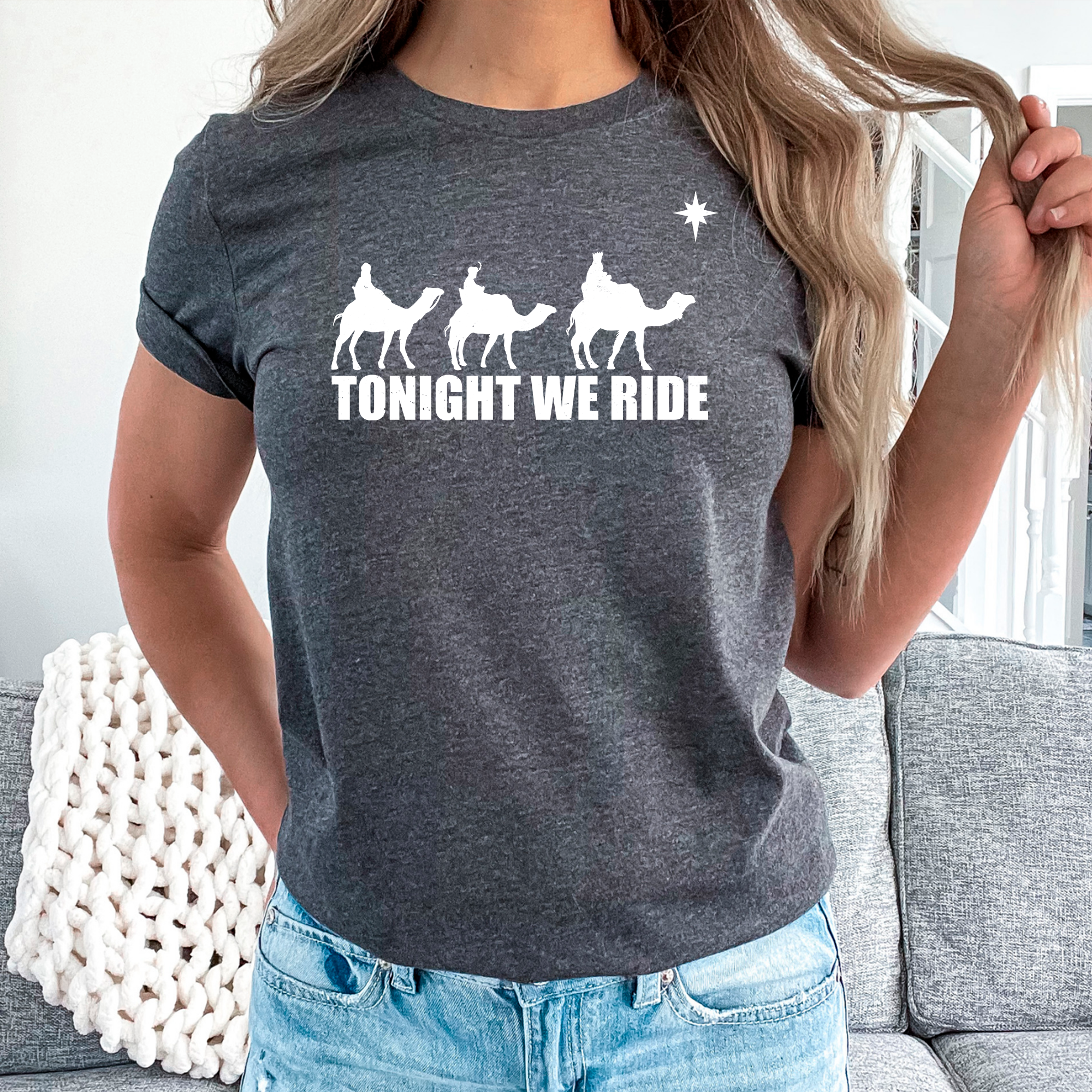 Eleven Fashion – T-shirt gráfica - Unissexo por atacado – Camiseta Cristã "Esta Noite Cavalgamos"0