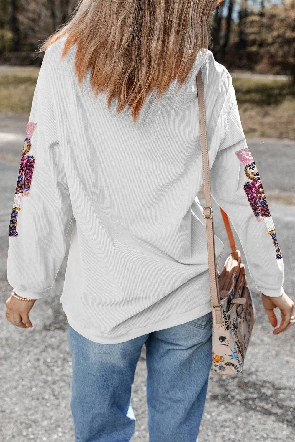 Branco Sweatshirt de Natal com Lantejoulas Brancas e Gráfico de Moda com Cordão para venda a revendedores na Faire4