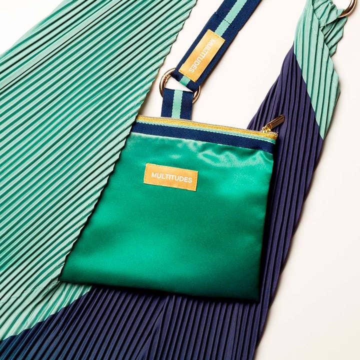 Multitudes - Wholesale Pouch - Unisex - POUCH MONICA GREEN