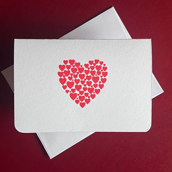 Carte de Saint-Valentin imprimée en typographie "Heart Cluster" pour la vente par 12 Acre Studio