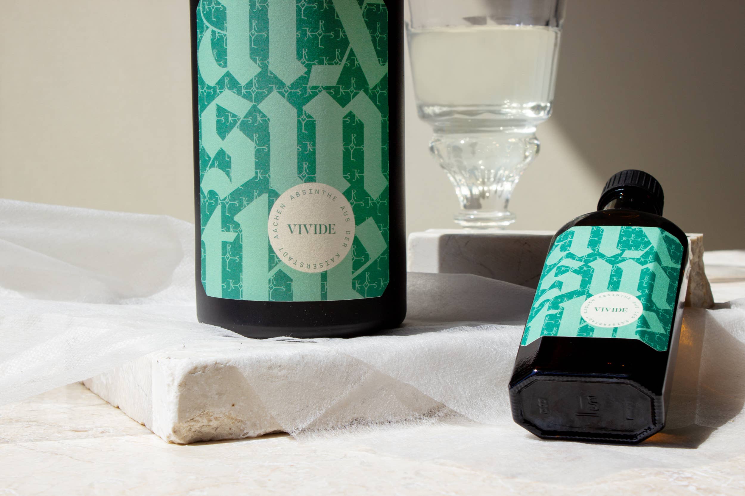 Aixsinthe - Wholesale Gin - Aixsinthe Vivide1