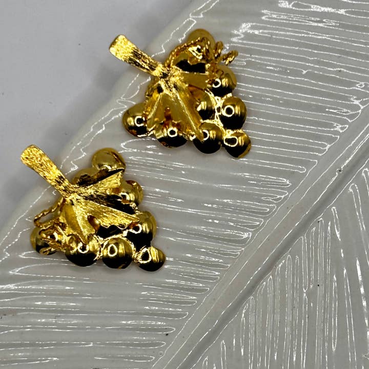 Boucles d'Oreilles Élégantes en Forme de Raisin – Bijoux Uniques et Stylés pour un Look Raffiné pour la vente par Bellalu Jewelry and Accessories