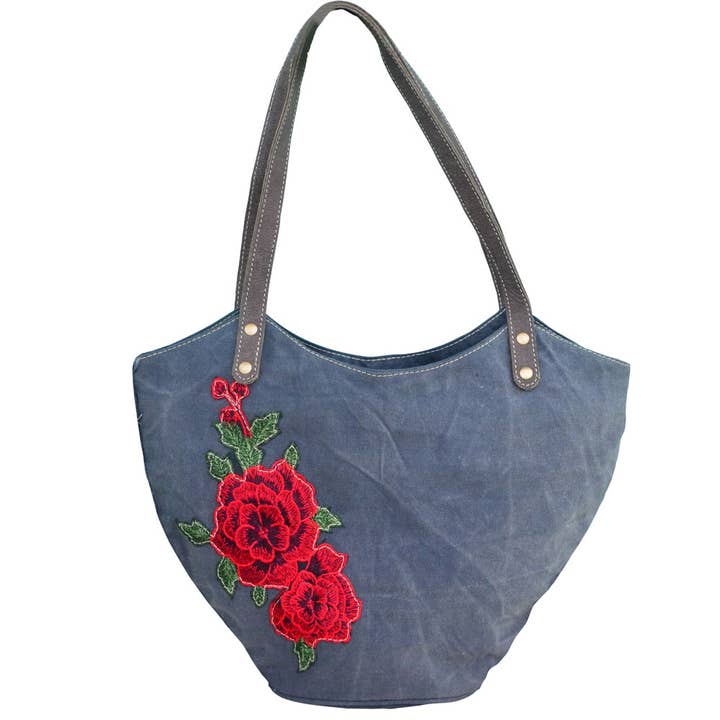 Sac à bandoulière en Toile Bleu avec Fleur Brodée pour la vente par Clea Ray Canvas Bags & Clothing