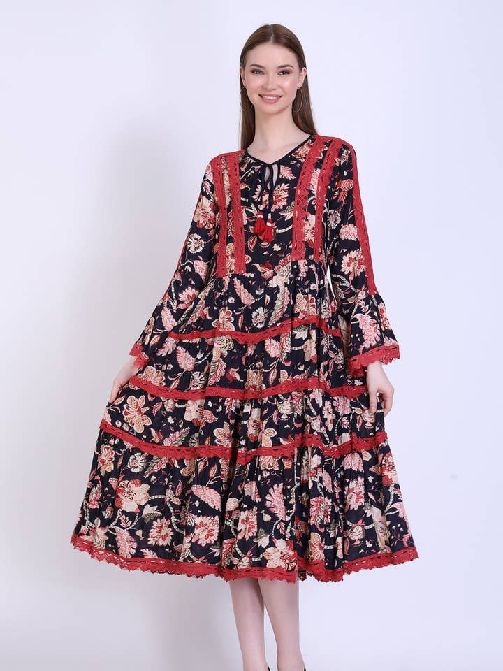 Maxi abito Frederique a maniche lunghe con pizzo per la vendita all'ingrosso da parte di JEP Holland