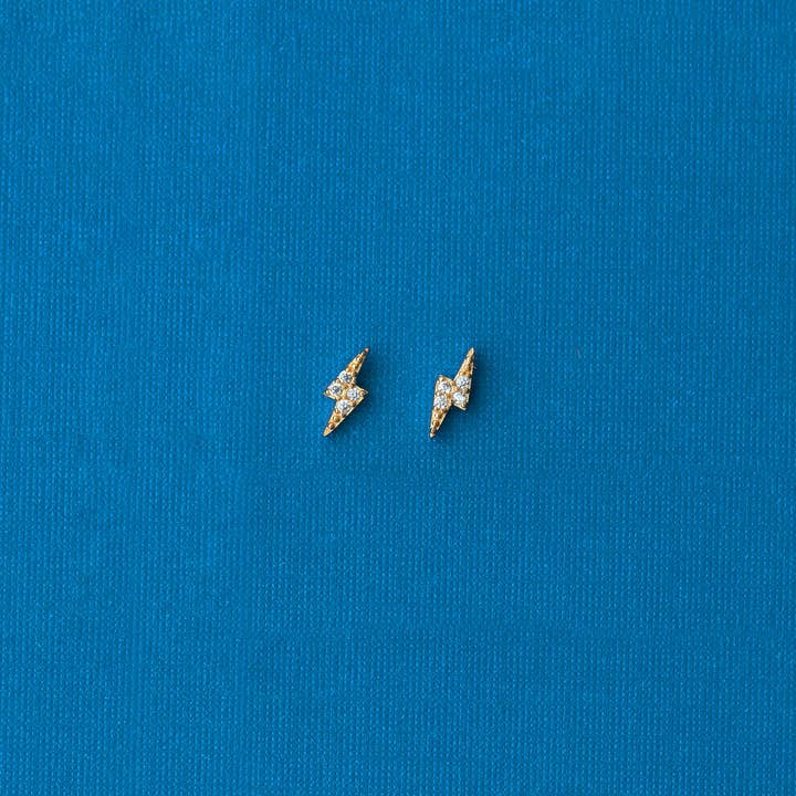 Clous d'oreilles en cristal éclair pour la vente par Kris Nations