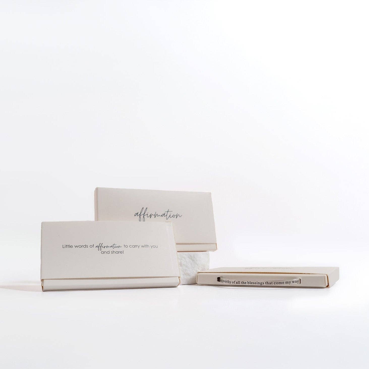 WJW - Venta al por mayor Pulseras tipo brazalete - Pulsera de brazalete grabada en oro de 18 quilates PVD digna de bendiciones6