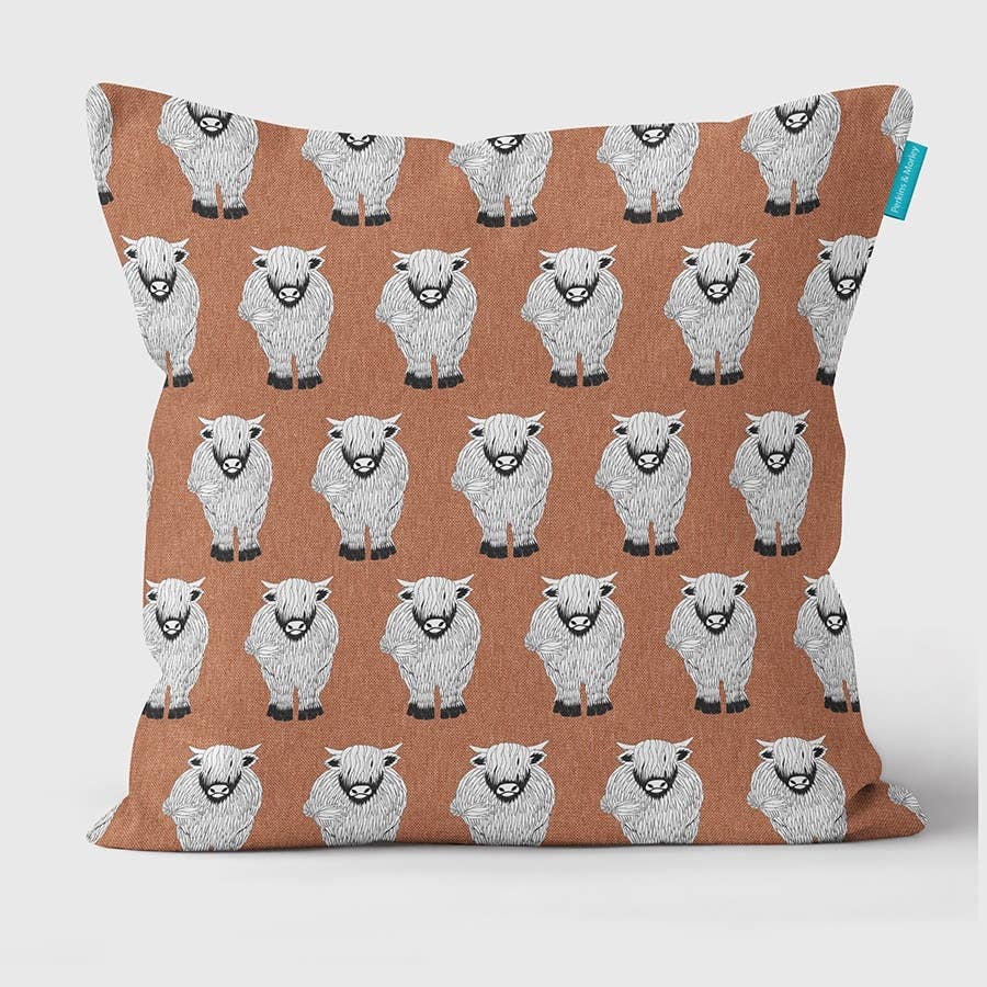 Perkins & Morley – wholesale Throw/decorative pillow – Highland Cow Cushion Coral Repeat0