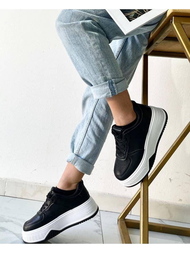 Vera Shop - Wholesale Lifestyle Sneakers - Women's - PLATFORM SNEAKERS