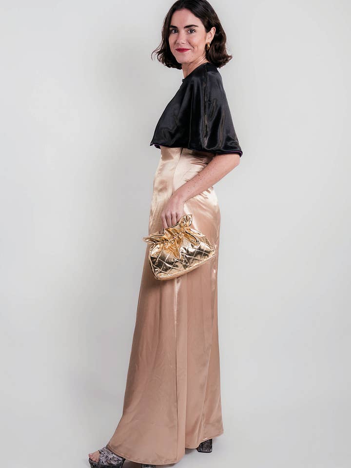 Bombon Spain - MIlagros Pedregal - Wholesale Cape - Women's - Reversible Cape Short Purple and Black Temple4