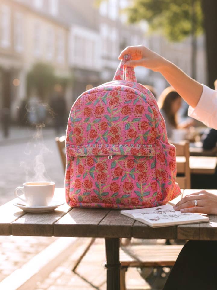 Sac à dos imprimé floral rose Georgina pour la vente par Nash Grey