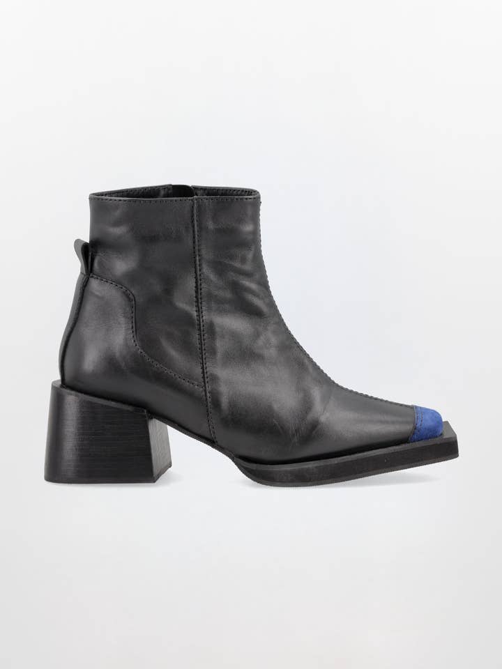 Cosmo botte _ Noir pour la vente par Pastiche