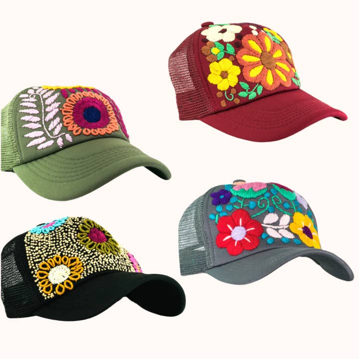 Casquette Trucker Fleur Brodée à la Main Tulum - Mexique pour la vente par Lumily