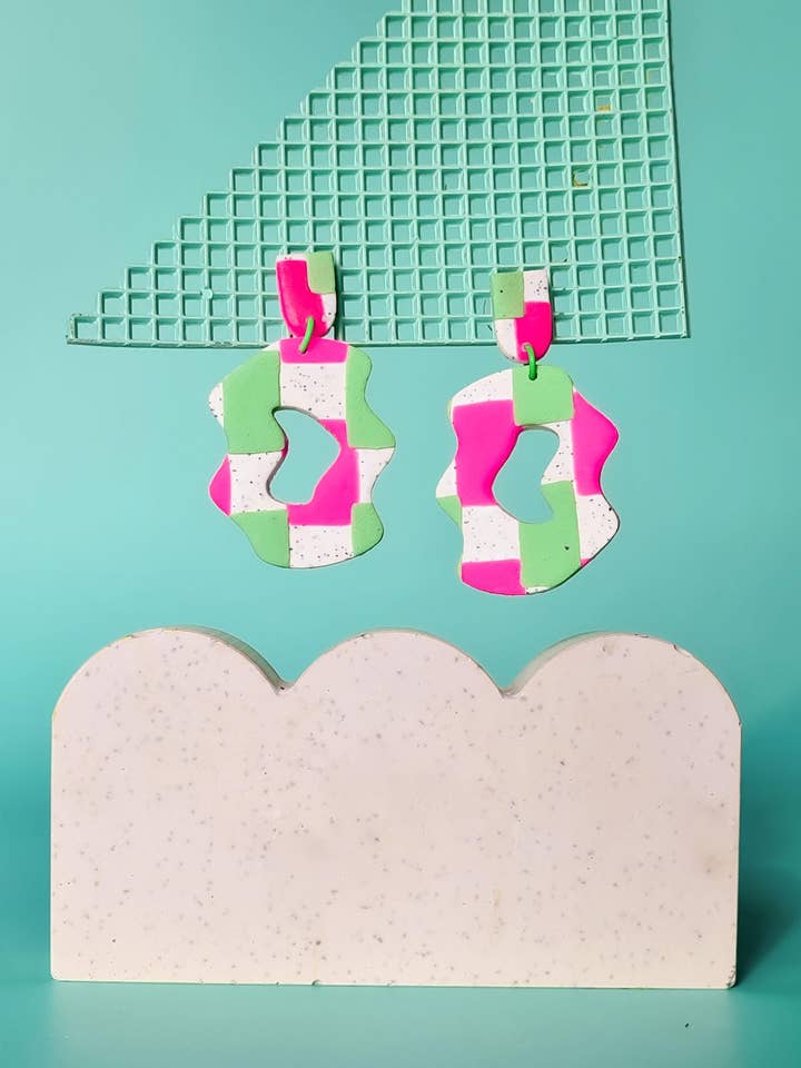 Orecchini in Argilla Polimerica | Fatti a Mano | Rosa Neon & Pastello per la vendita all'ingrosso da parte di Mono