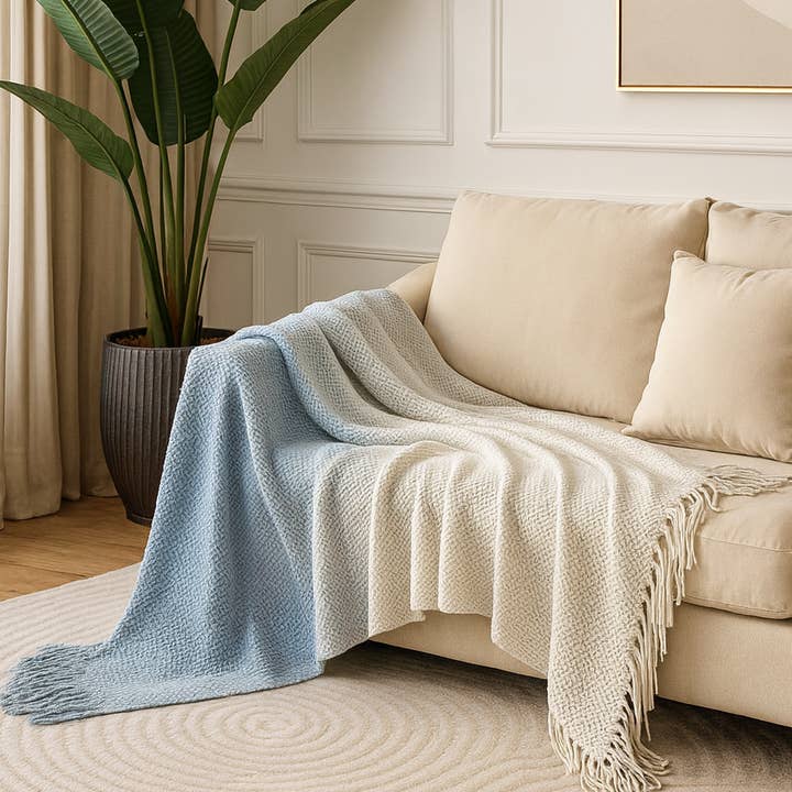 Couverture Texturée Dégradé Bleu Ombre - 50"L x 60"H pour la vente par Fennco Styles