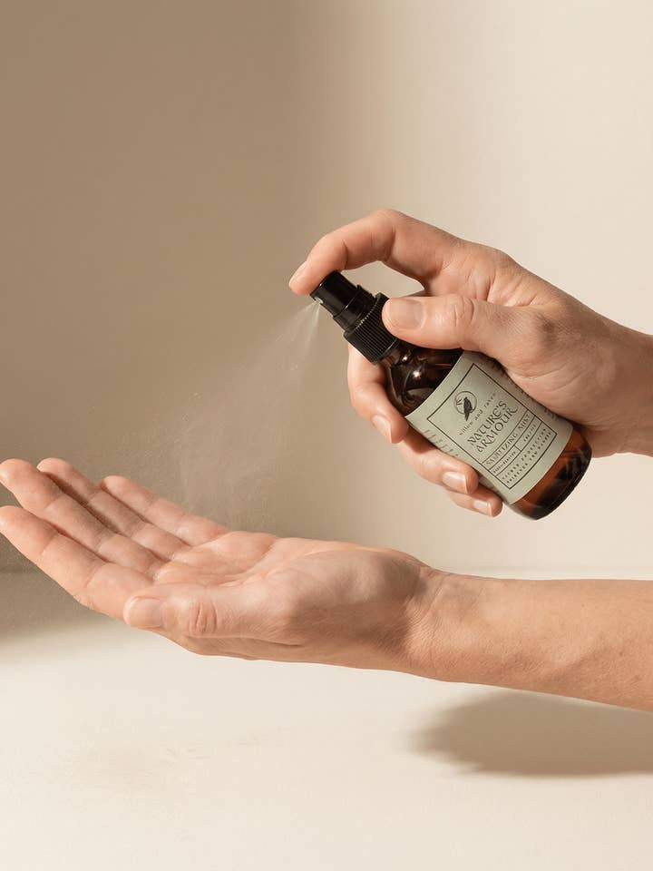 Brume Désinfectante Nature's Armour pour la vente par Willow and Raven