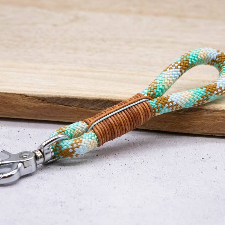 Porte-clés Dew en cuir diamant vert pour la vente par FOR LOVELY DOGS / Linda Jansen