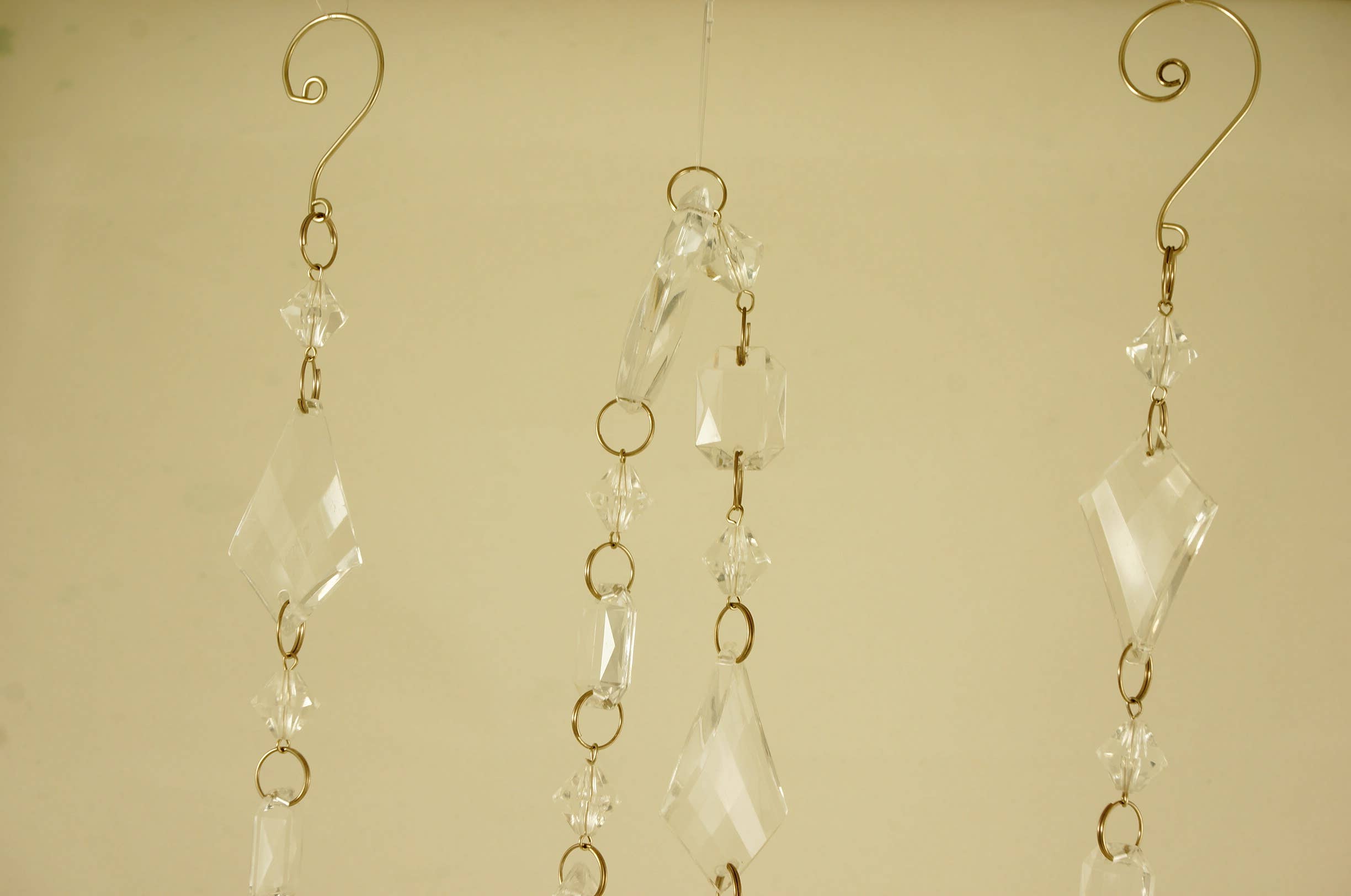 Decor N Beyond – Arco de bandeirinhas por atacado – Guirlanda de pingente de torção de cristal acrílico de 6 '3