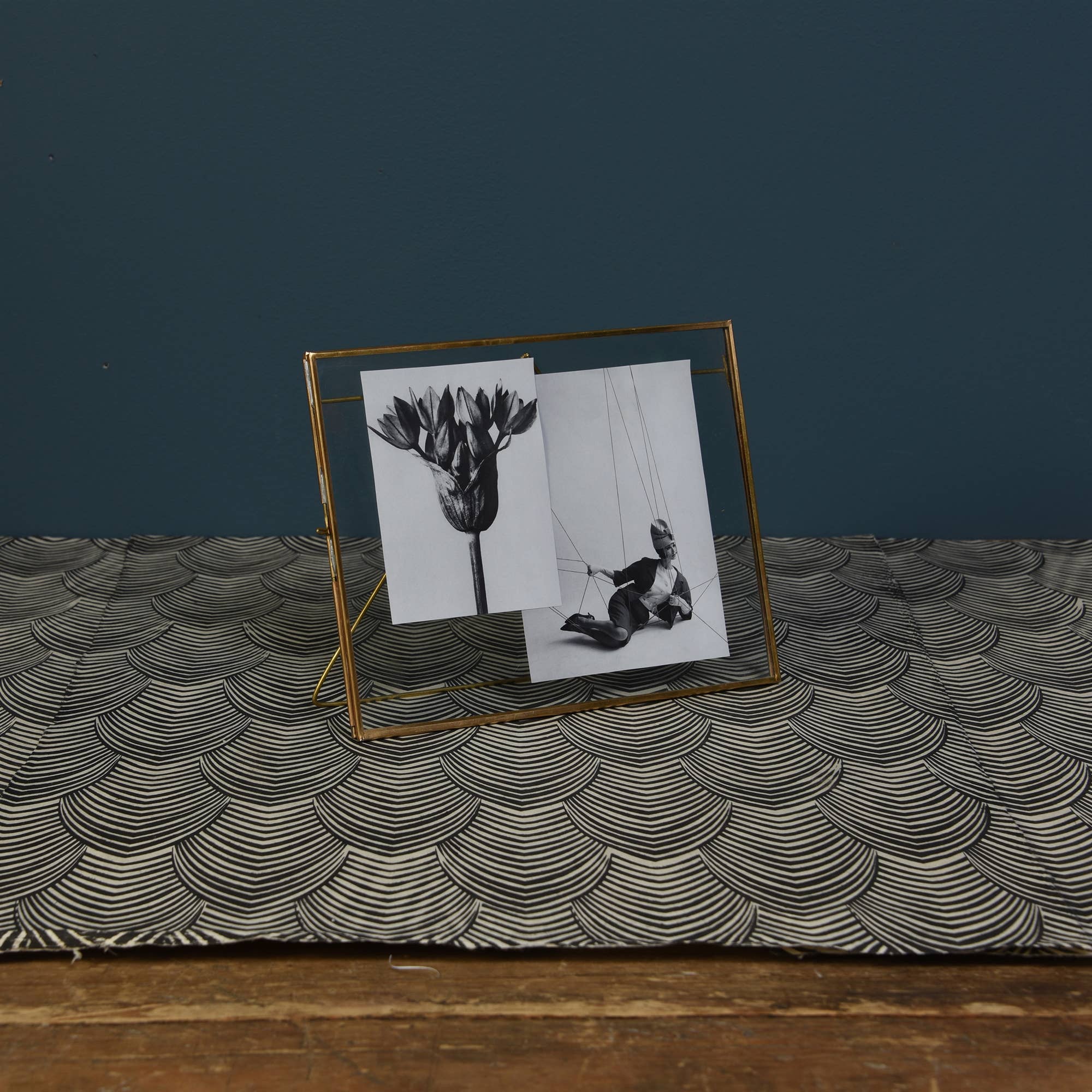 HomArt - Wholesale Picture Frame - Monroe Easel Frame - Horizontal - Brass4